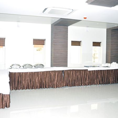 Hotel Dolphin Szambalpur Kültér fotó