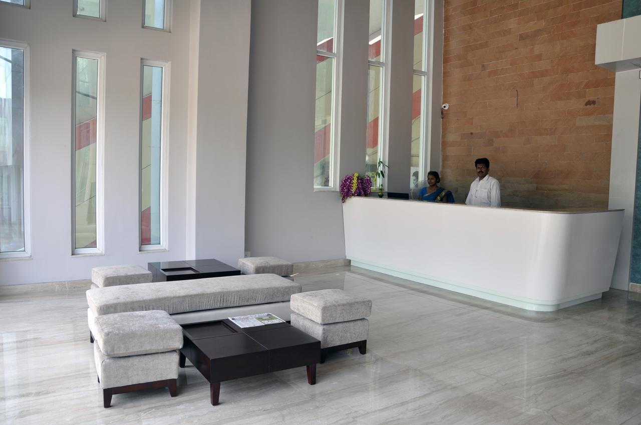 Hotel Dolphin Szambalpur Kültér fotó