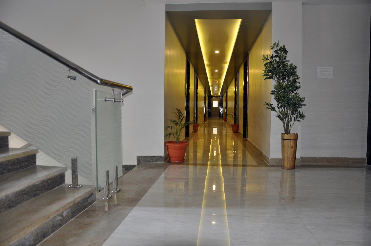 Hotel Dolphin Szambalpur Kültér fotó