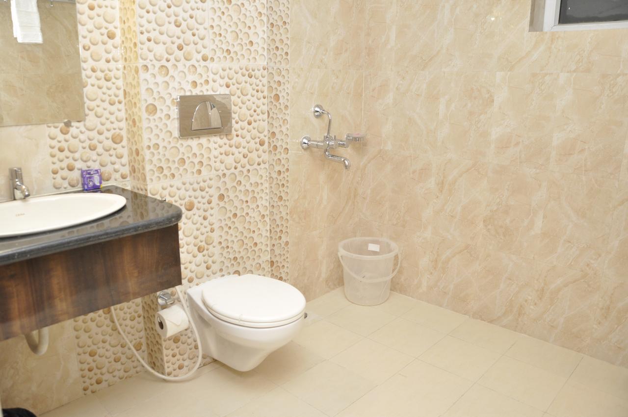 Hotel Dolphin Szambalpur Kültér fotó